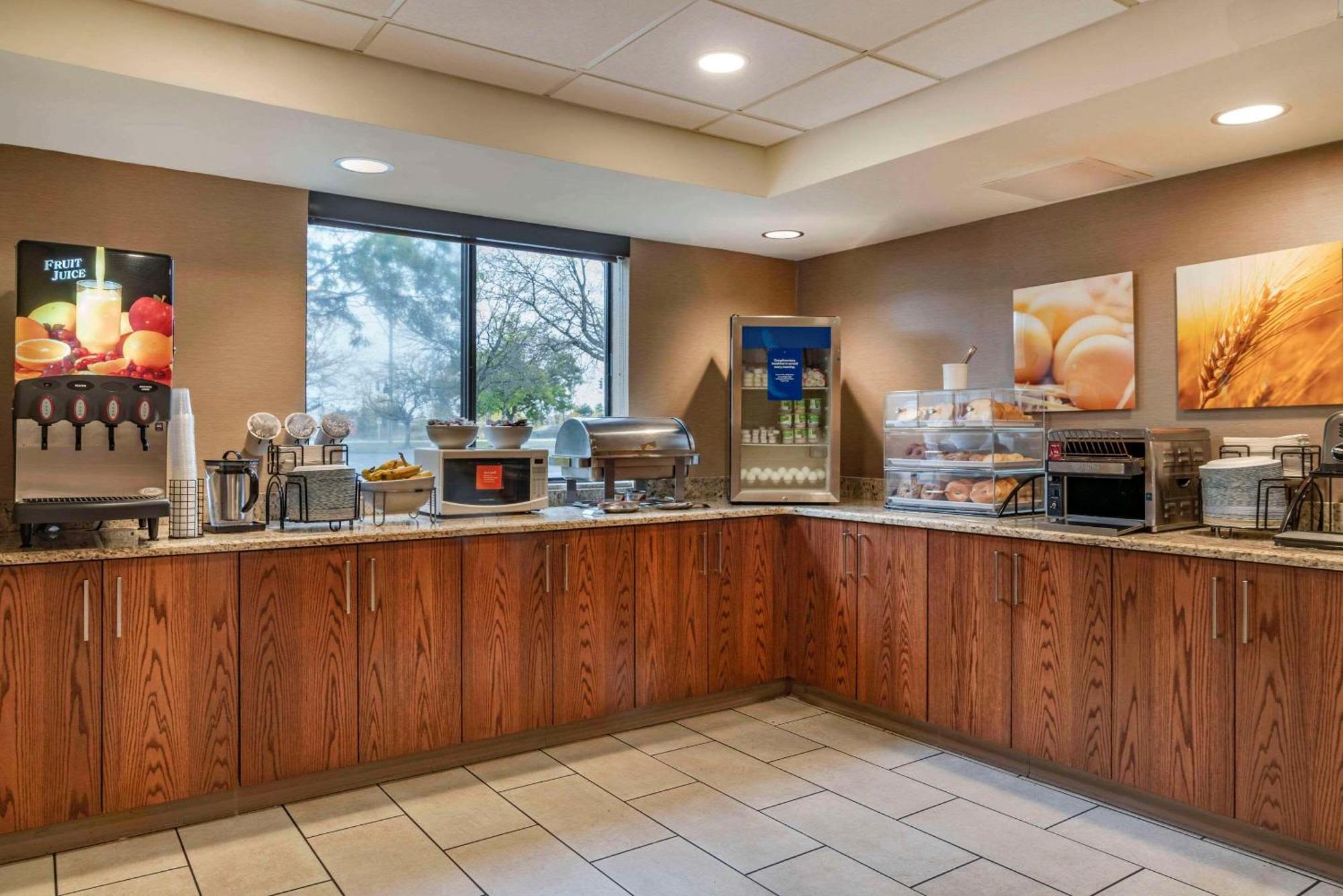Comfort Inn University Amherst Exterior photo